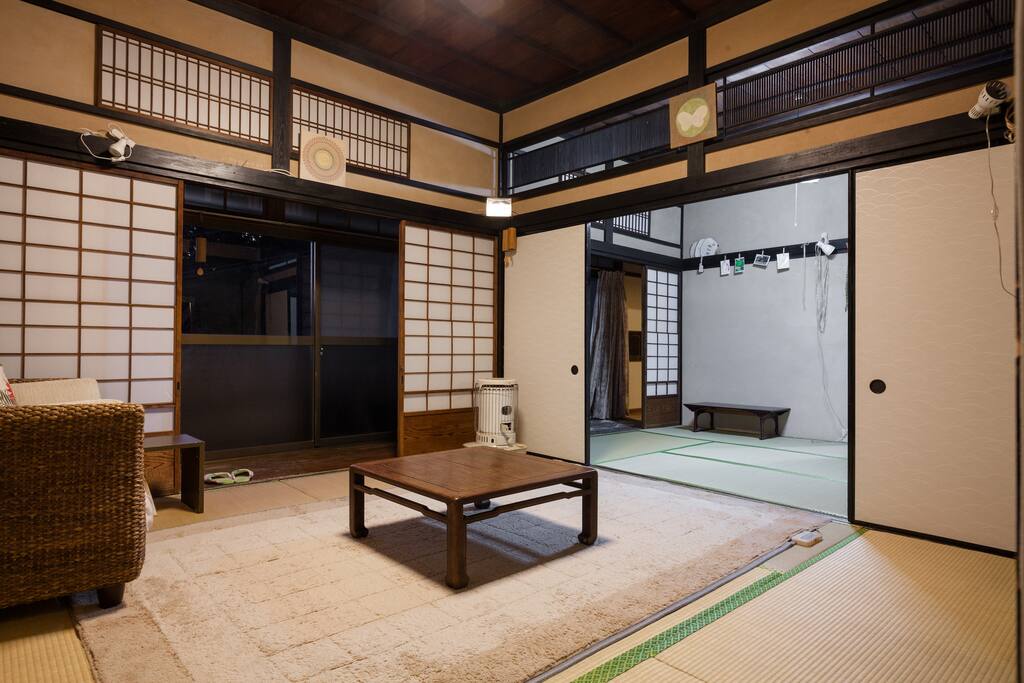 手前が8畳で奥が6畳です