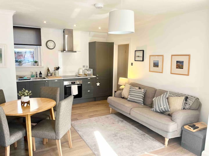 Sarah's Cozy Perfect Beach Cottage - Dundee