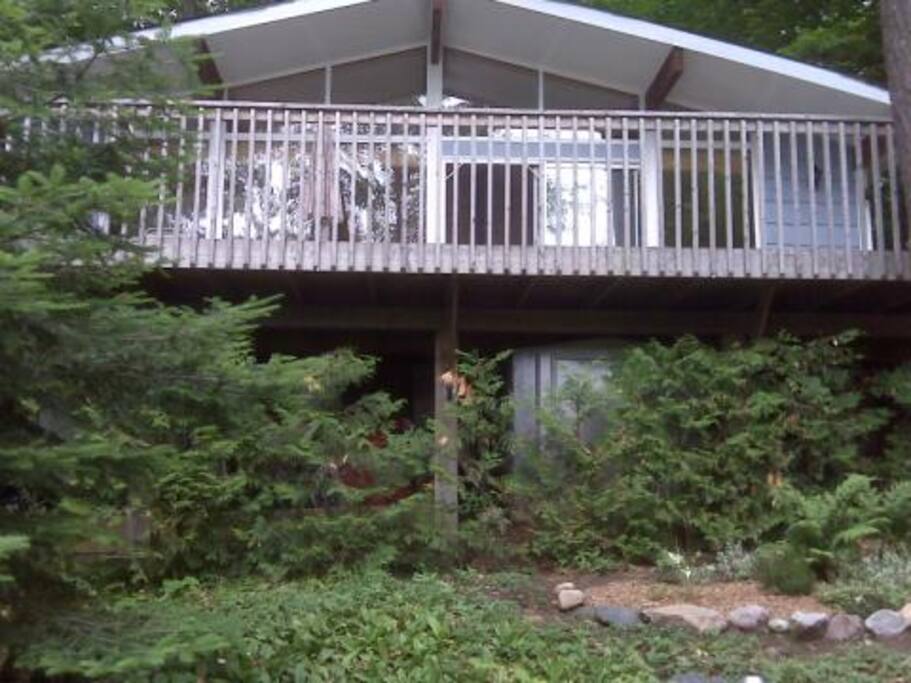 Large 12'x30' Deck with great view