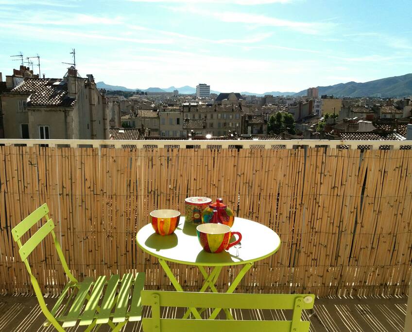 Déjeuner sur la terrasse