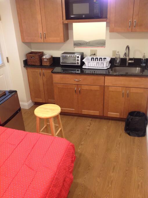 The room is small as there is no desk but has a queen size bed and is perfect for someone just coming to visit. It is quite functional and nice -the kitchenette features: microwave, hot plate, toaster oven, sink, granite counters and beautiful wooden cabinets.