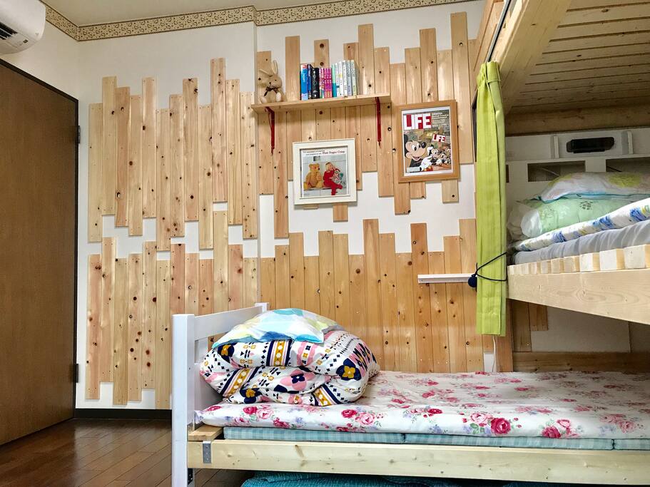 Private room
Maximum 3-4 peoples
Digital Keypad Lock
FAST WIFI A/C HEATER
Toilet and Bathroom are sharing
