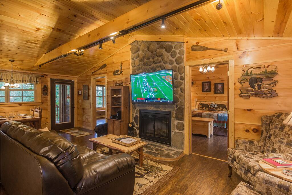 Great room with cable and Netflix