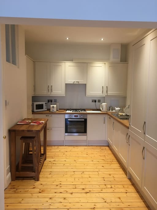 Fully fitted kitchen