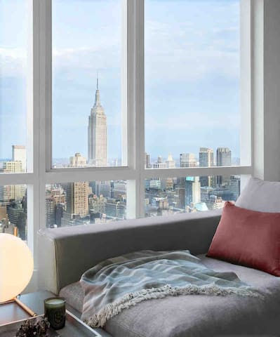 Luxury living XL spacious condo. Magnificent views gallery image 2