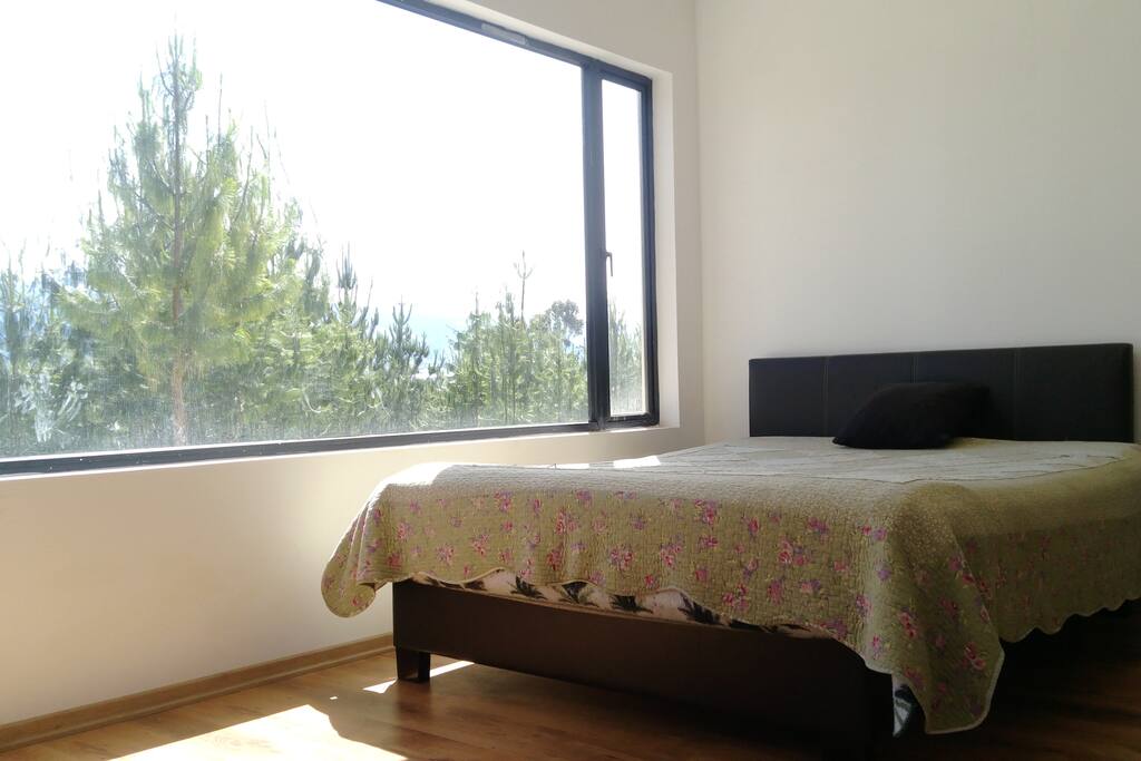 Cama matrimonial.