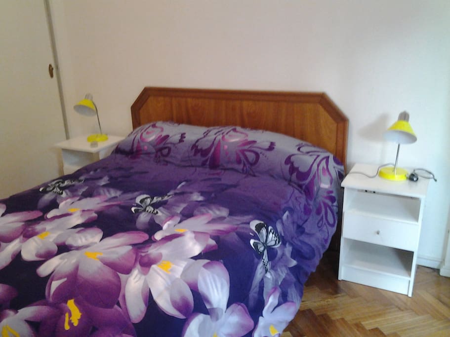 Dormitorio 1: Cama de dos plazas + amplio placard