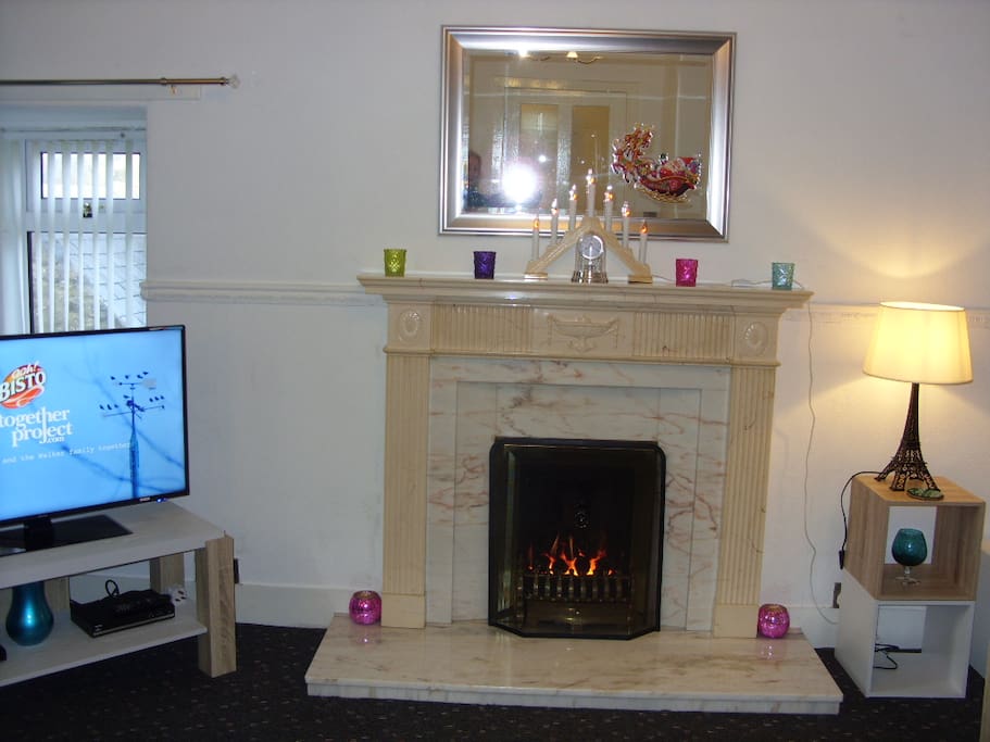 FRONT ROOM