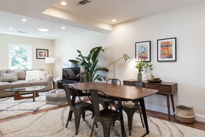 Sunny, Spacious Penthouse with Stunning City Views