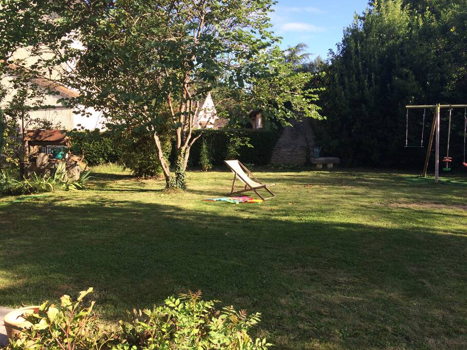 Vue sur le jardin (arrière de la maison)