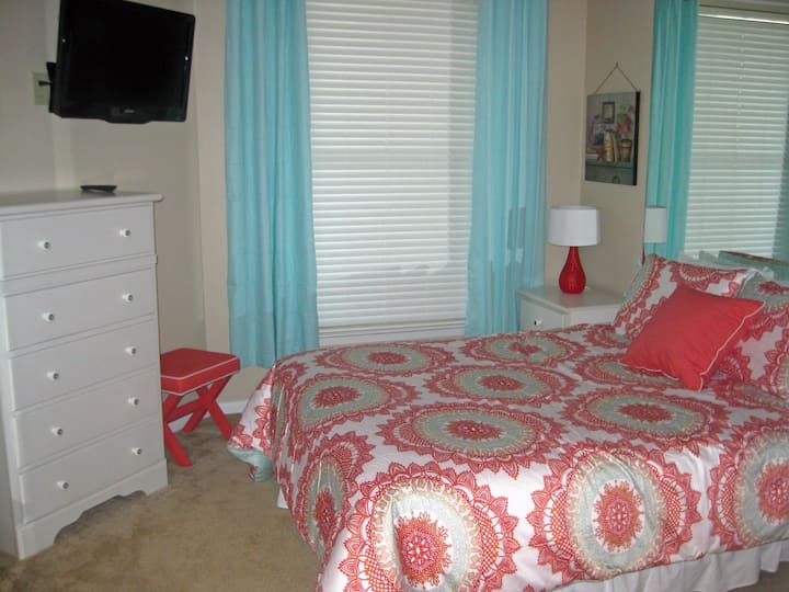 เตียงควีนไซส์ในห้องนอนที่ 2