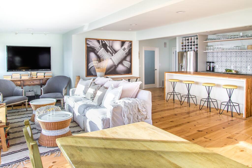 KITCHEN & LIVING SPACE