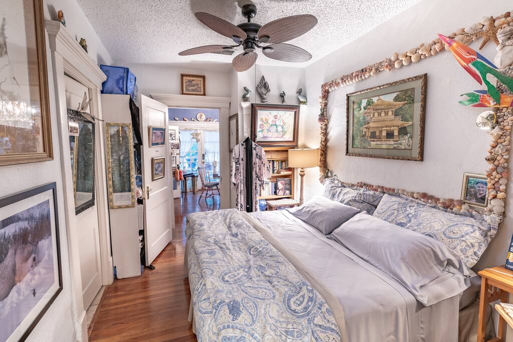 Airbnb Room: King size heated bed