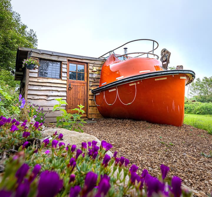 yacht airbnb