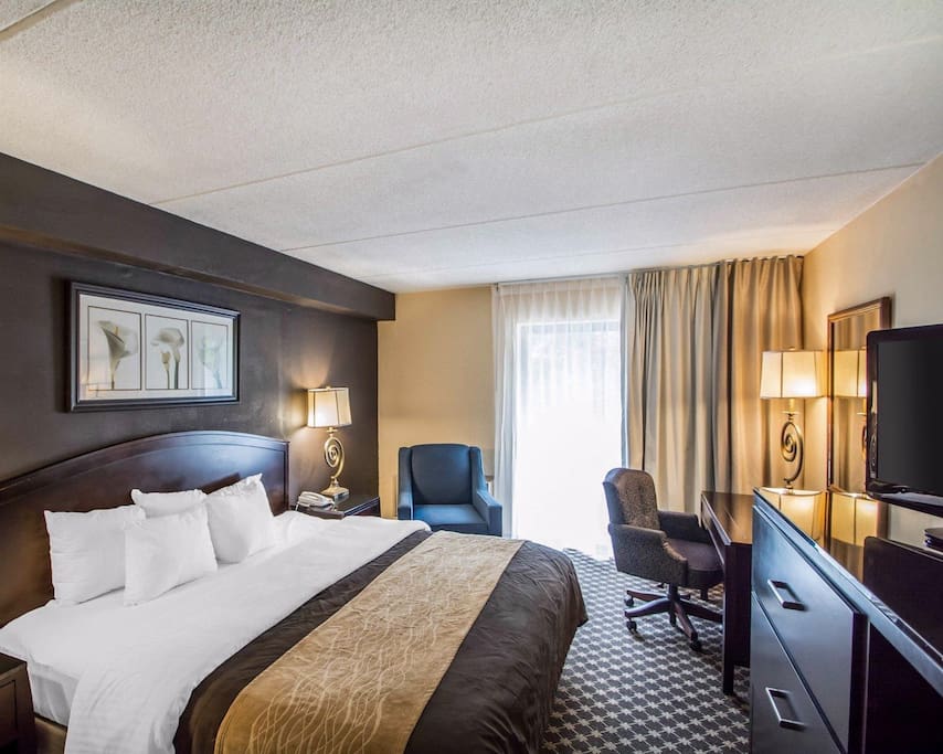 King Bed - Newly Renovated
