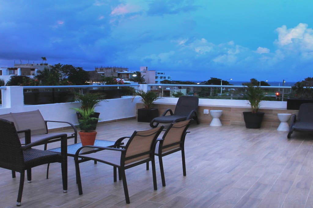 Hermosa terraza para disfrutar de bellos atardeceres / Beautiful terrace to enjoy a romantic evening watching the sunset