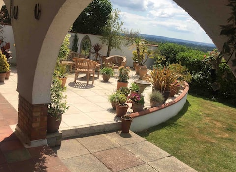 Popular Airbnb listing: Superb base for touring Dorset countryside & coast in Purbeck