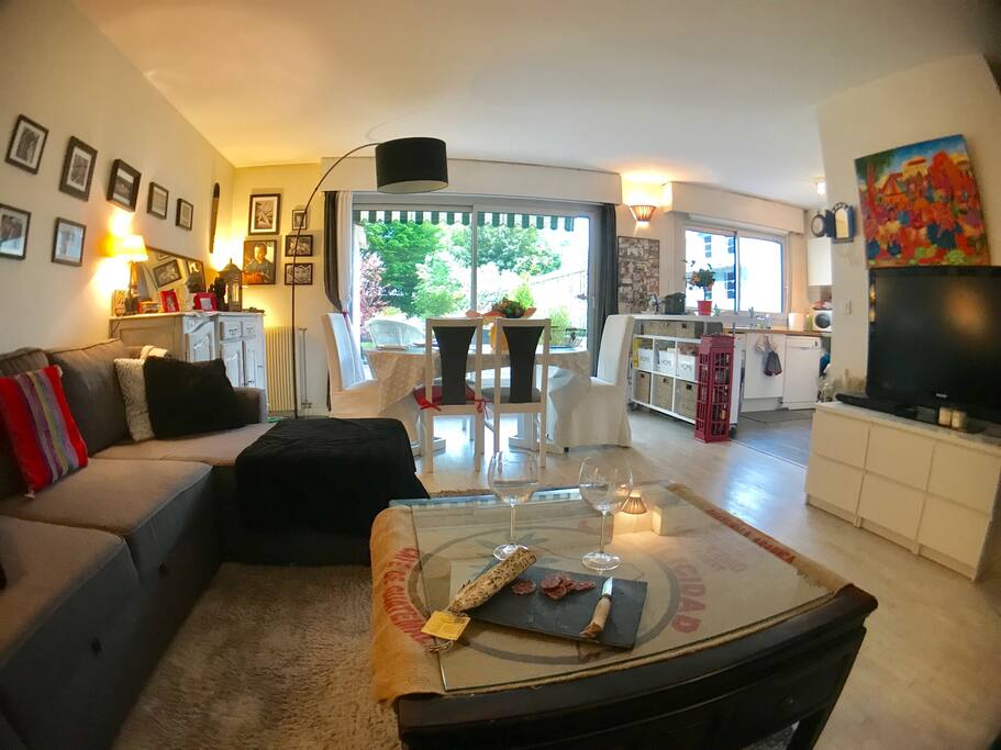 Un grand salon