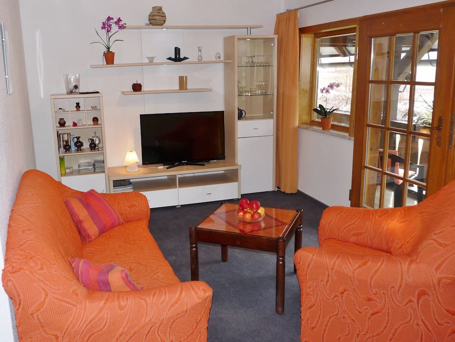 Wohnstube der Fewo für 2-3 mit Balkon