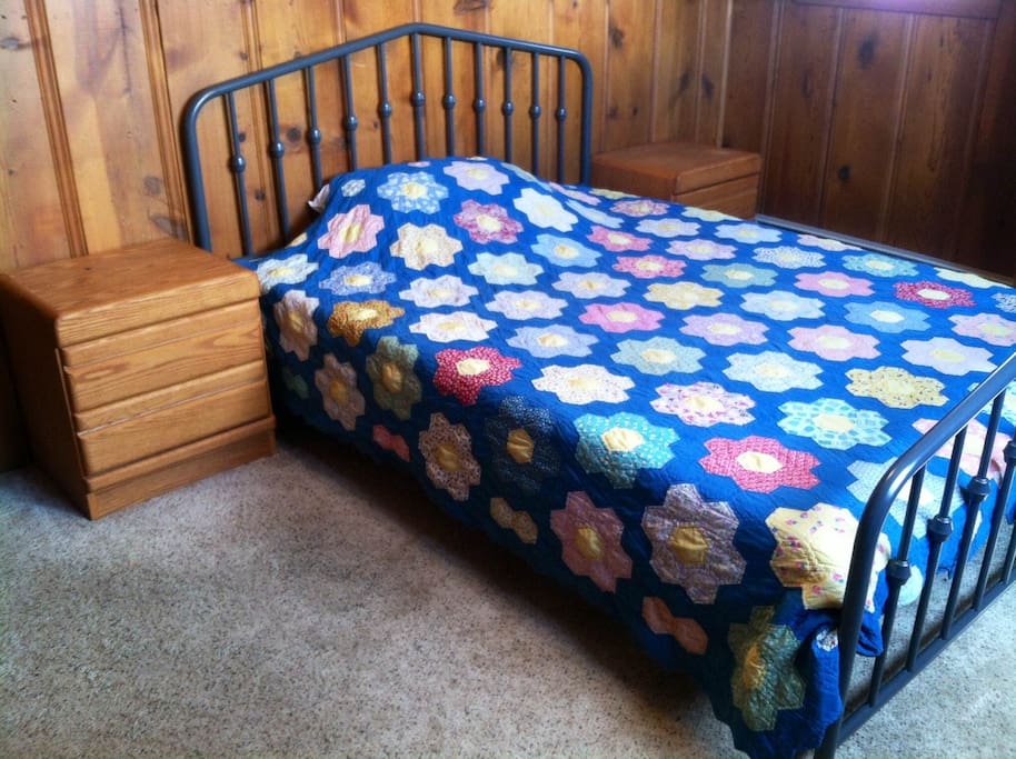 Queen size bed with Memory Foam mattress in the bedroom.