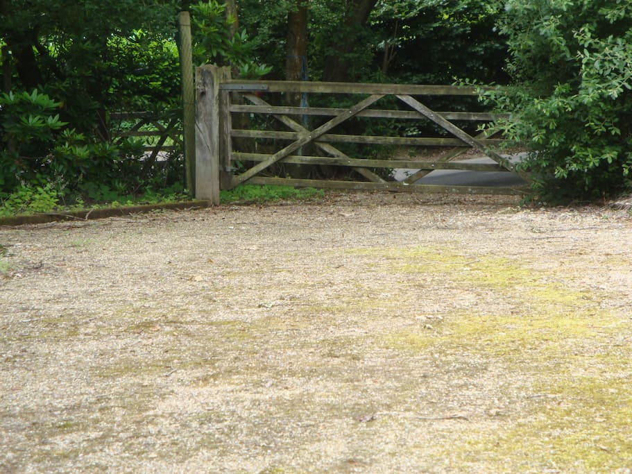 Own access to the barn with long gravel drive
