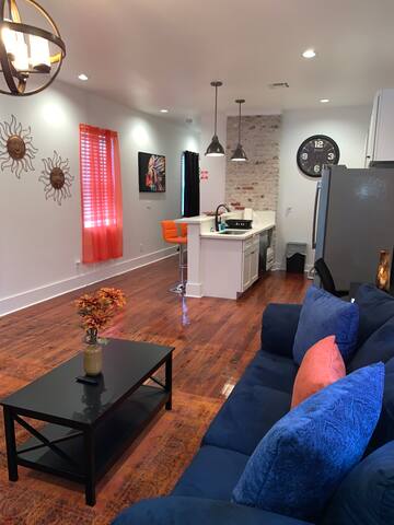 Luxury/Stylish Home Away From Home gallery image 2