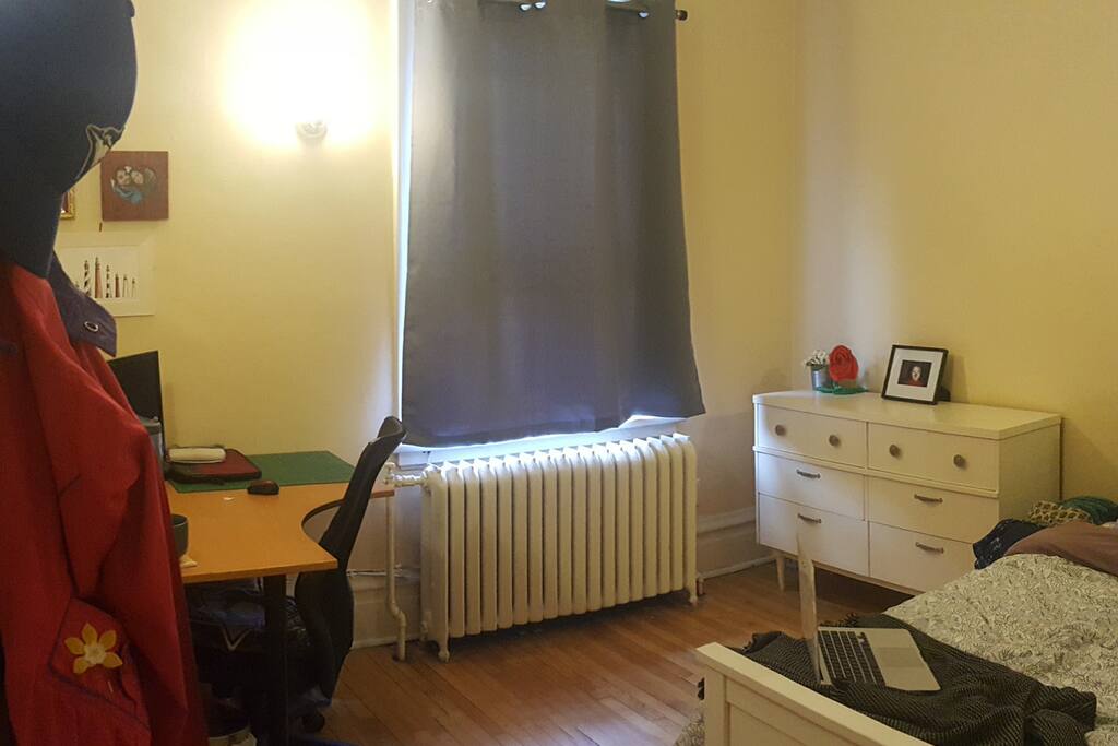 Bedroom 1 (Queen)