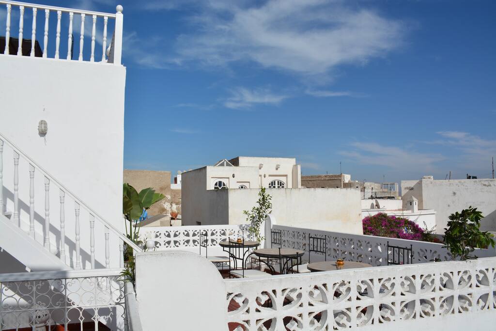 UNE DES TERRASSES ENSOLEILLEES