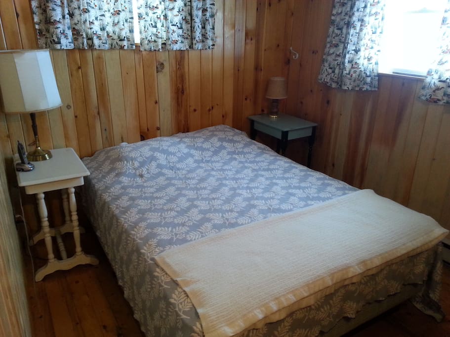 Master Bedroom w/ Queen size bed