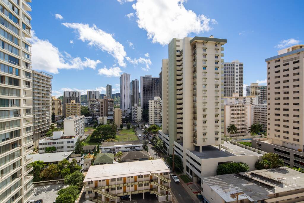 Diamond Head peeking through the buildings