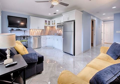 Top Airbnb: 30A Studio “Hidden Paradise” Hidden Beach Villas in Crestview / Fort Walton Beach / Destin