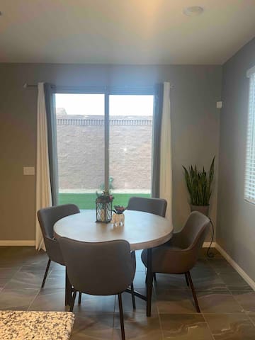 Mountain View Master Balcony gallery image 4