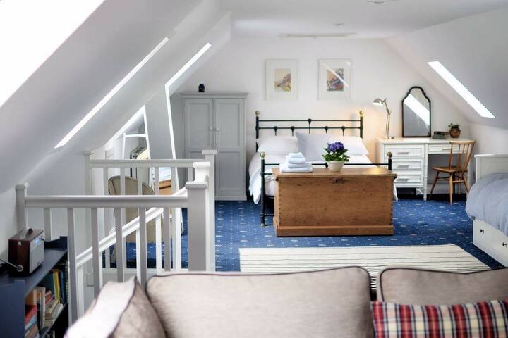 Canalside Loft. Spacious with Amazing Views