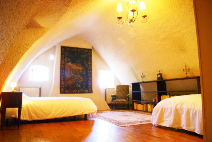 Habitación La Tour - 1 cama doble y 2 camas individuales