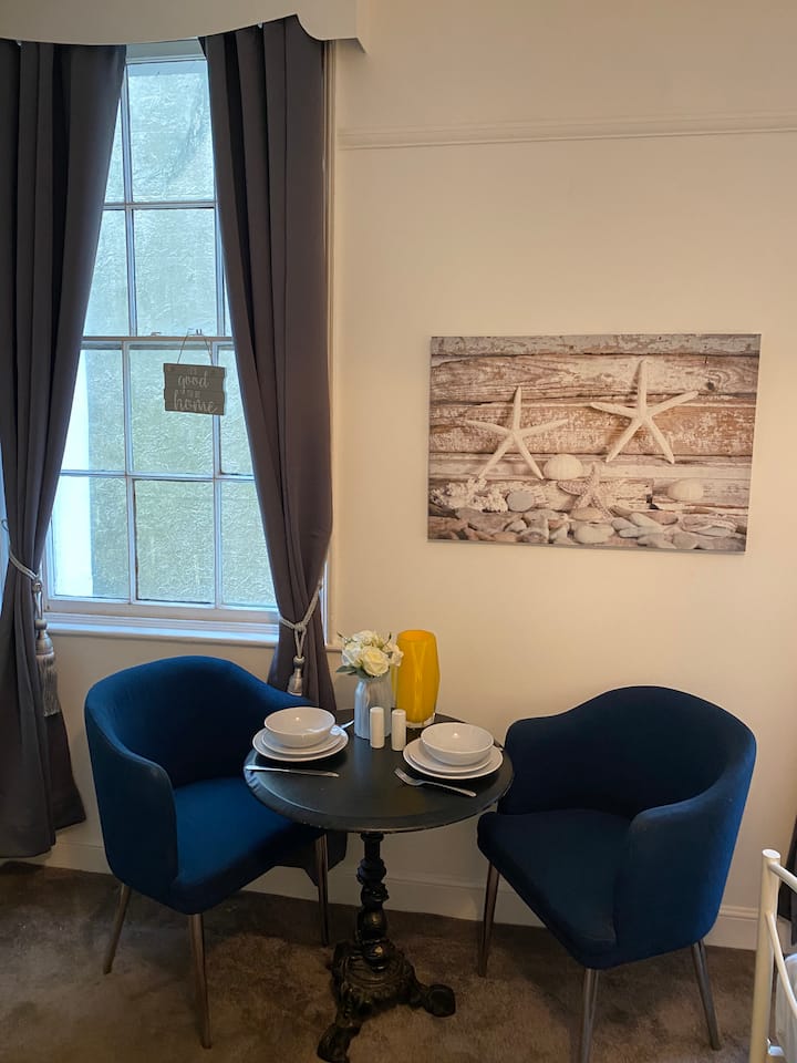 Cosy Regency Studio Apartment