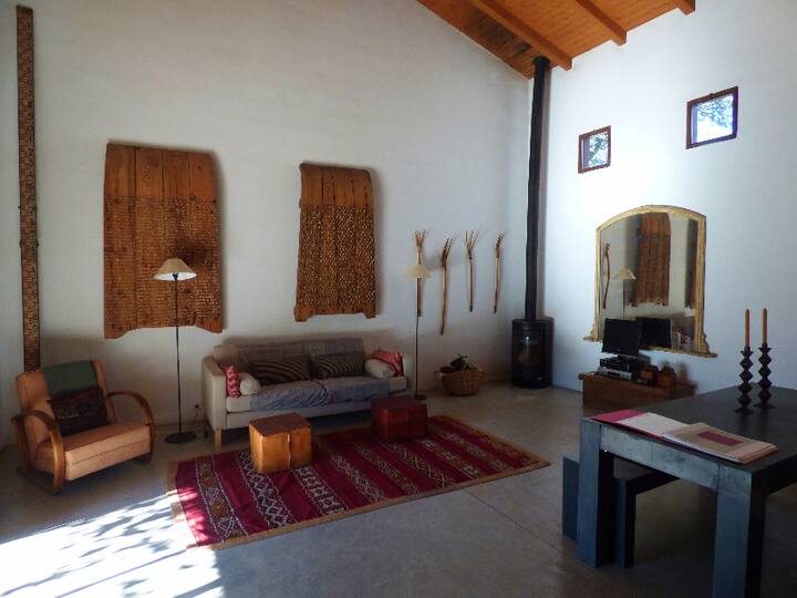 Charming spacious barn with mountain views & pool