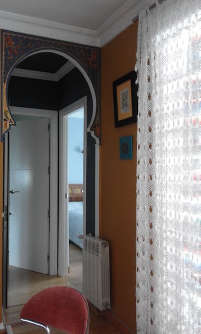 Distribuidor que da paso a otra zona de la casa