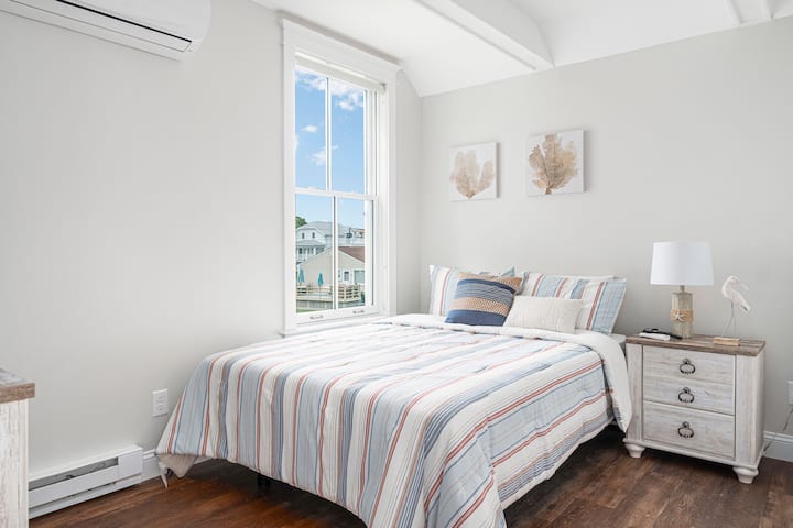 Bedroom #2: Second Floor Queen
