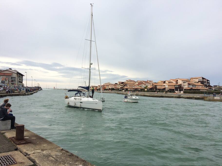 vu du canal entre port et estacade juste a la sortie de la résidence