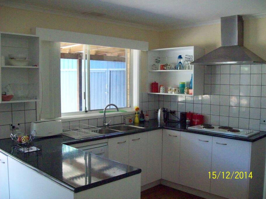 Kitchen slow cooker, electric wok, stocked pantry, large fridge, oven and microwave oven, toaster, coffee plunger , Arabica coffee, teas...cereals etc