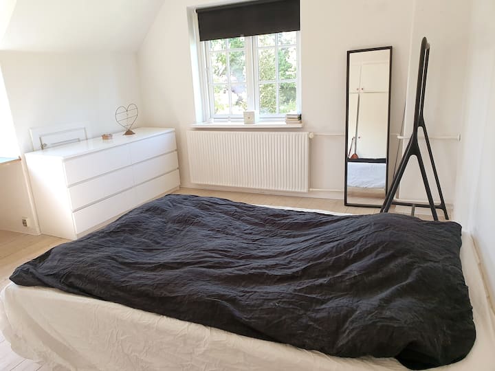 2. spavaća soba: bračni krevet (širine 150-179 cm)