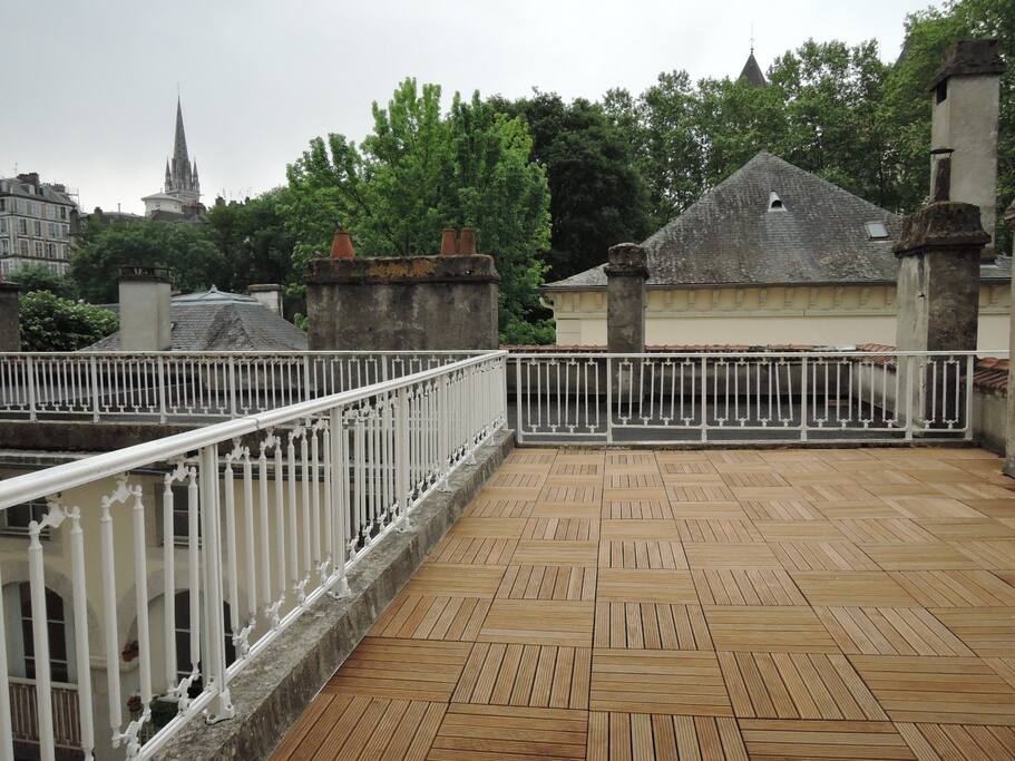 terrasse vue sur le château de Pau