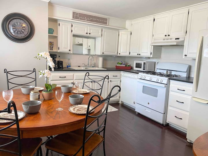 Cozy Cherry St Bungalow1-2 Mile From Expo! - Tulsa Zoo, Tulsa