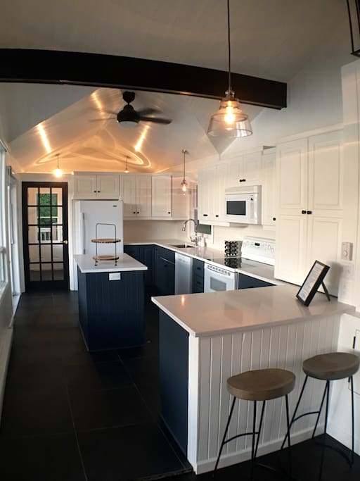 fully equipped kitchen newly renovated May 2016