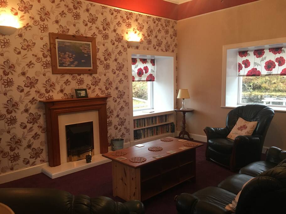 Attractive, inviting lounge area.