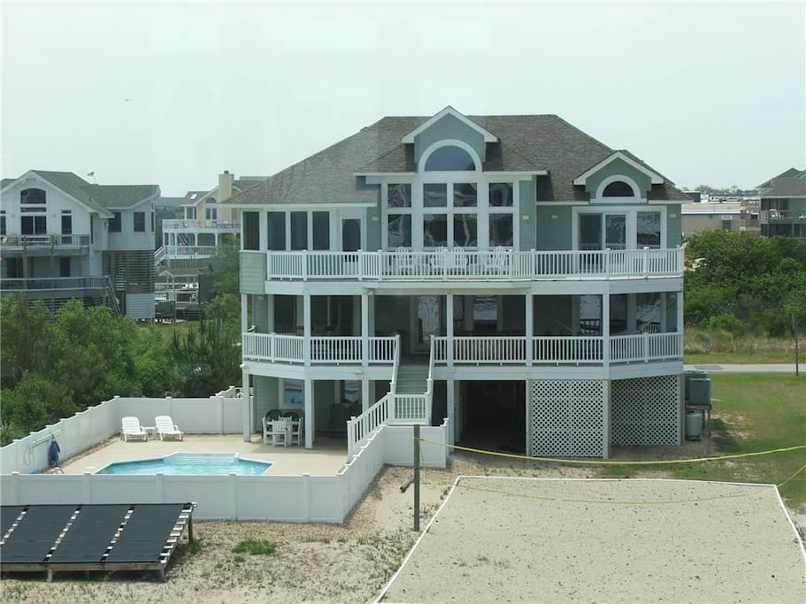Building,Villa,Deck,Porch,Pool