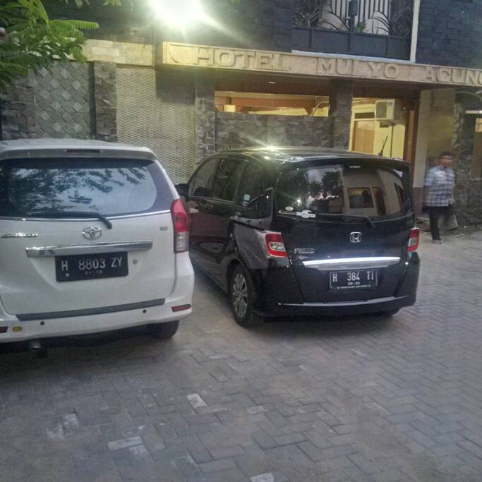 Dilengkapi tempat parkir yang memadai