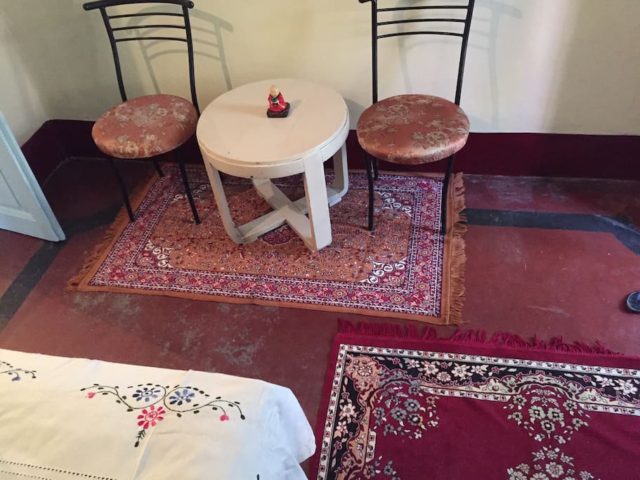ROOM 1 (Coffee table)