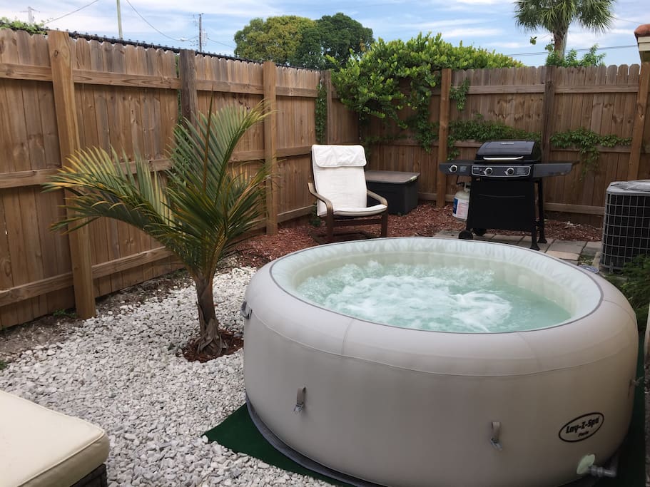Hot-tube / Jacuzzi, water is at 100F