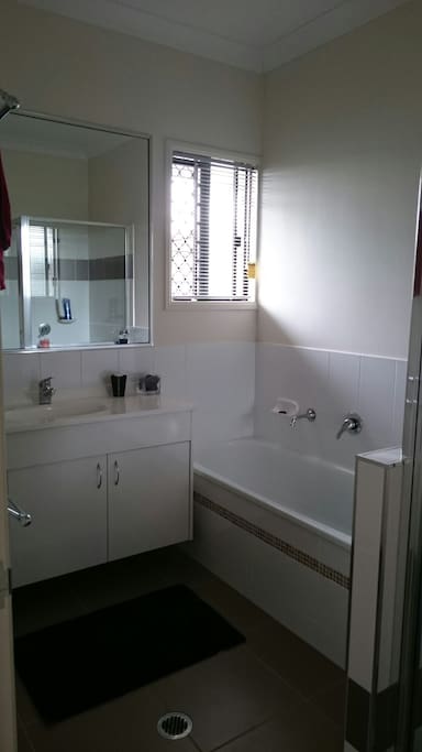 Bathroom Shampoo conditioner and soap provided